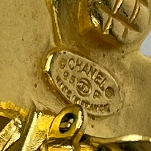 CHANEL CC Clover Clip On Earrings With Box - Picture 11 of 14